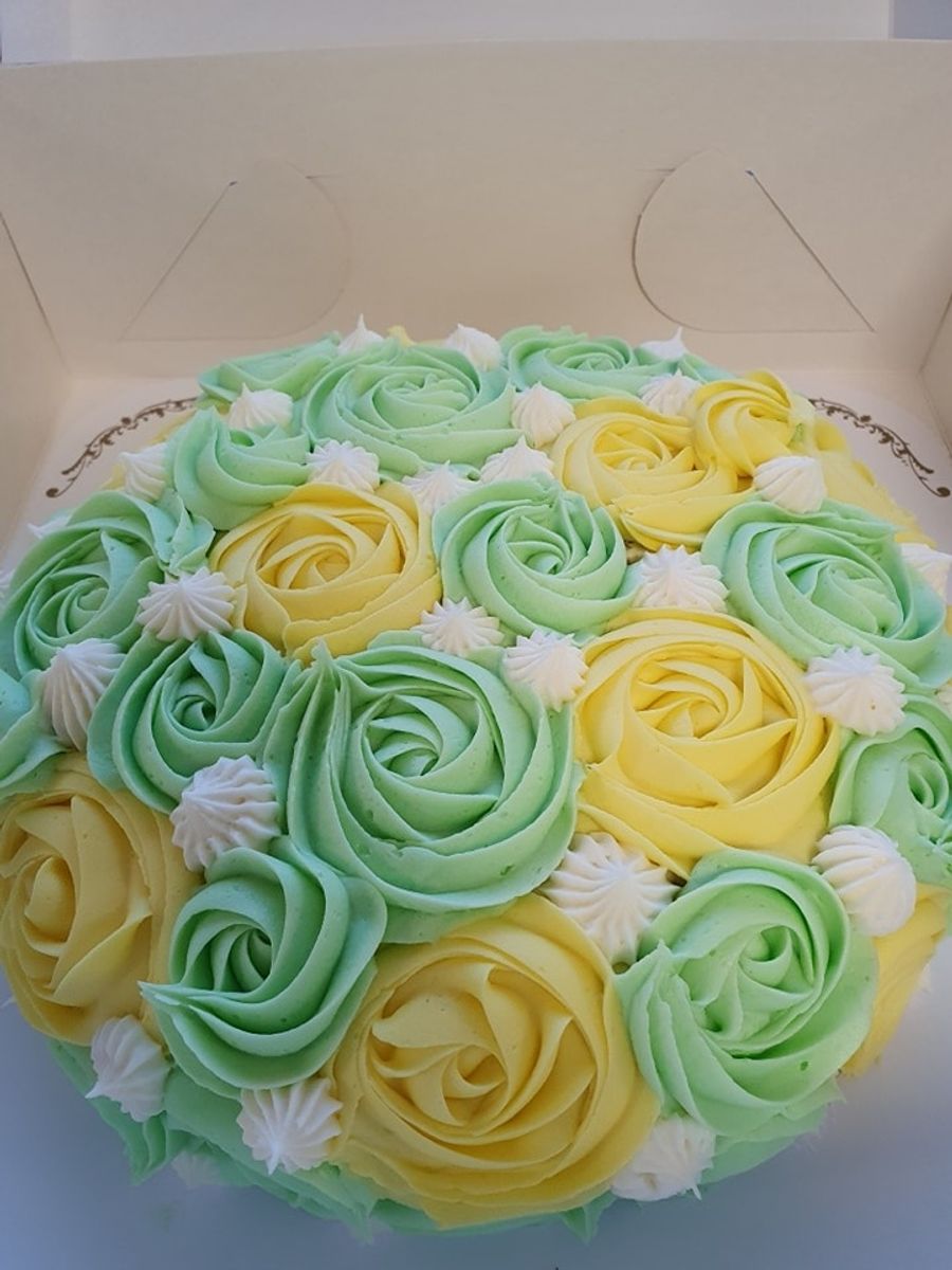 Rosepyntet gulrotkake, rund