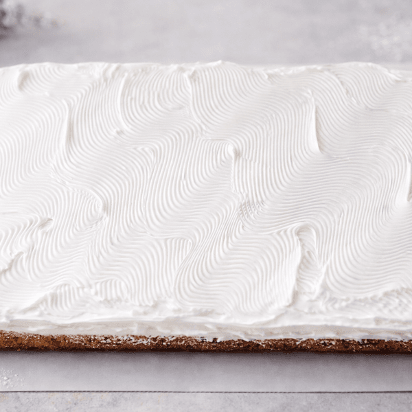 Hovedbilde Gulrotkake med glattkrem, langpanne